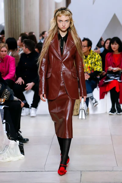 Look 15
